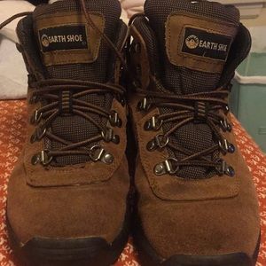 Earth Shoe hiking boots